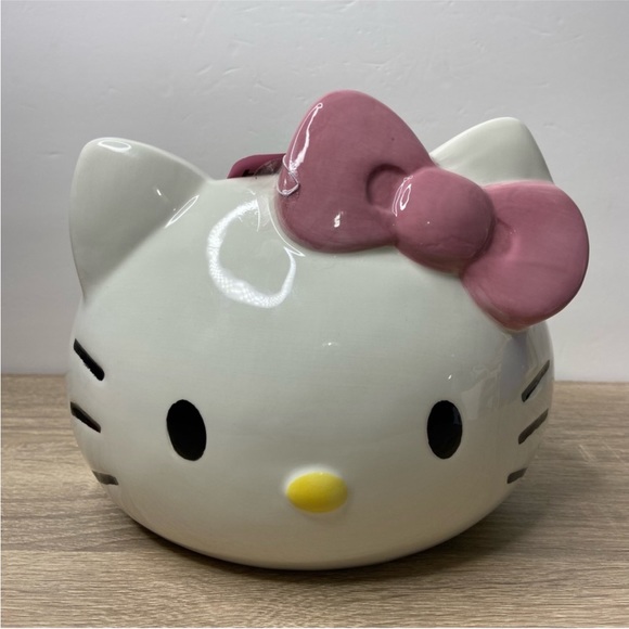Hello Kitty Ceramic Handpainted Planter
NWT 2024 - Picture 3 of 6